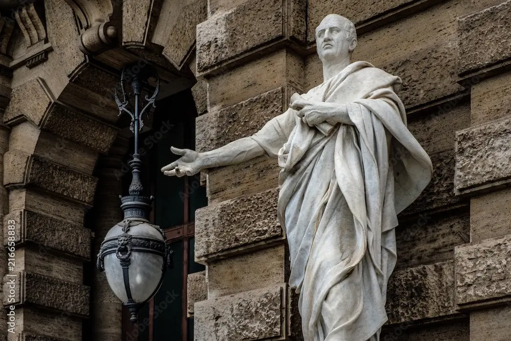 Photo d'une statue de Cicéron pour Sapristi Communication Pau